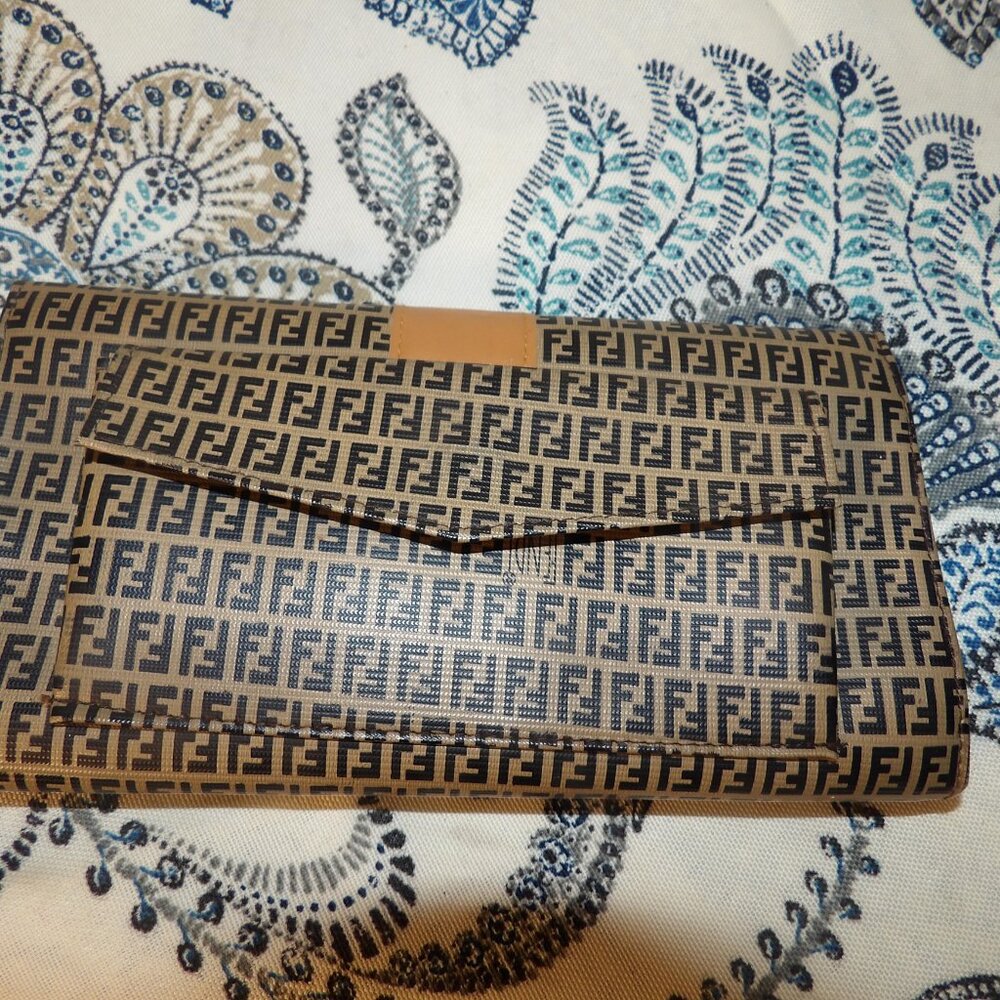 Fendi Logo Wallet - Picture 3 of 6